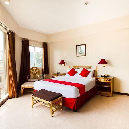 Oyo 414 Humberto'S Hotel Davao Екстер'єр фото
