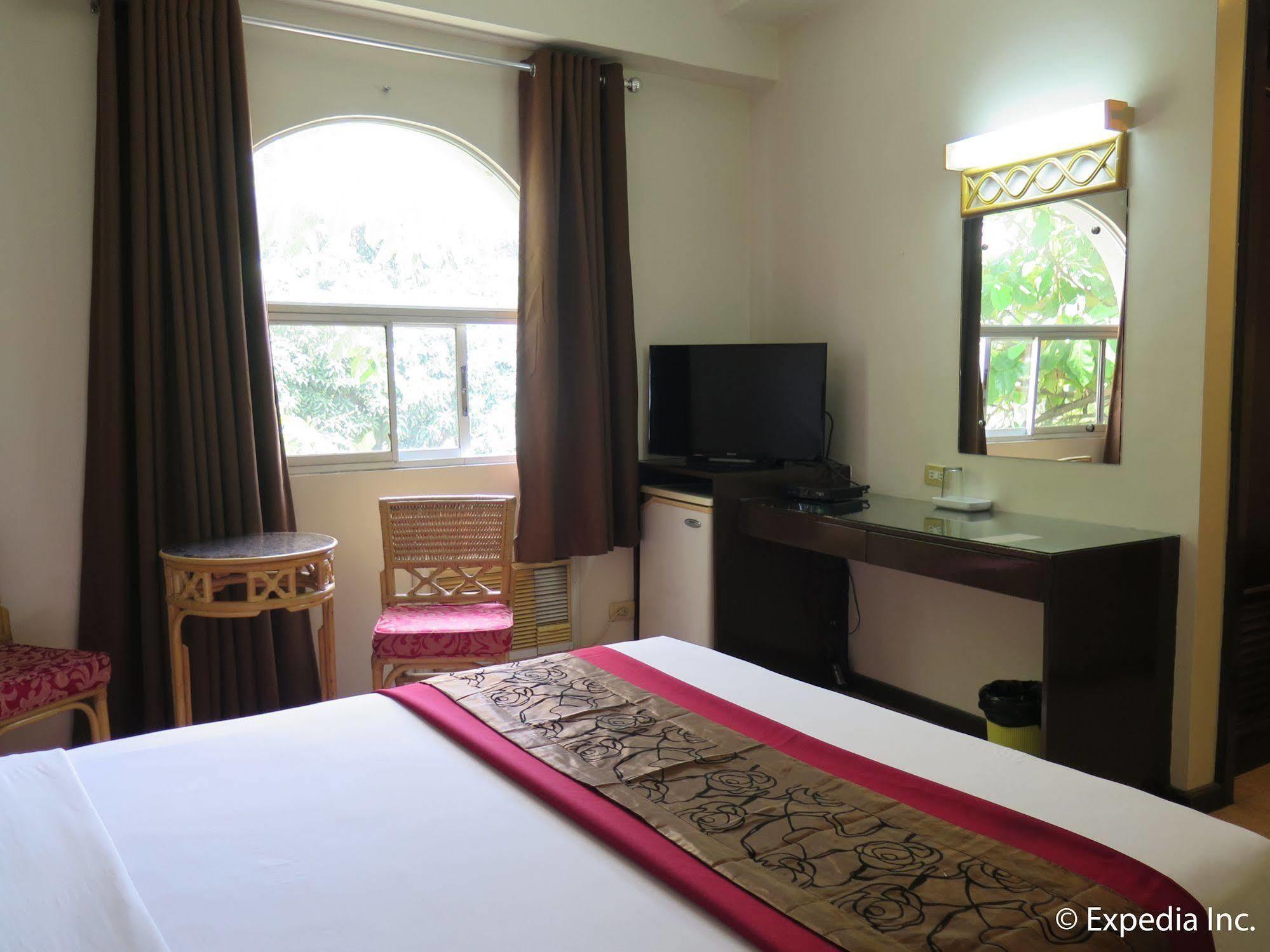 Oyo 414 Humberto'S Hotel Davao Екстер'єр фото