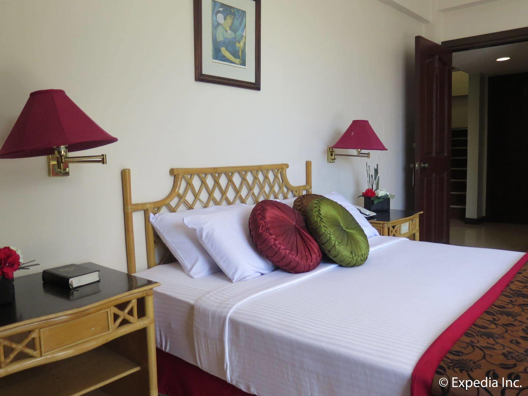 Oyo 414 Humberto'S Hotel Davao Екстер'єр фото