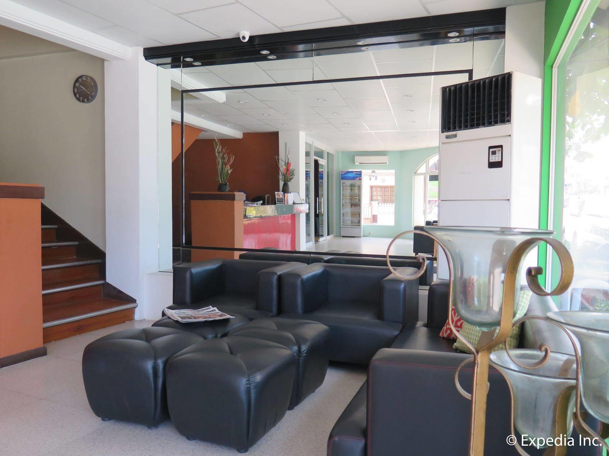 Oyo 414 Humberto'S Hotel Davao Екстер'єр фото