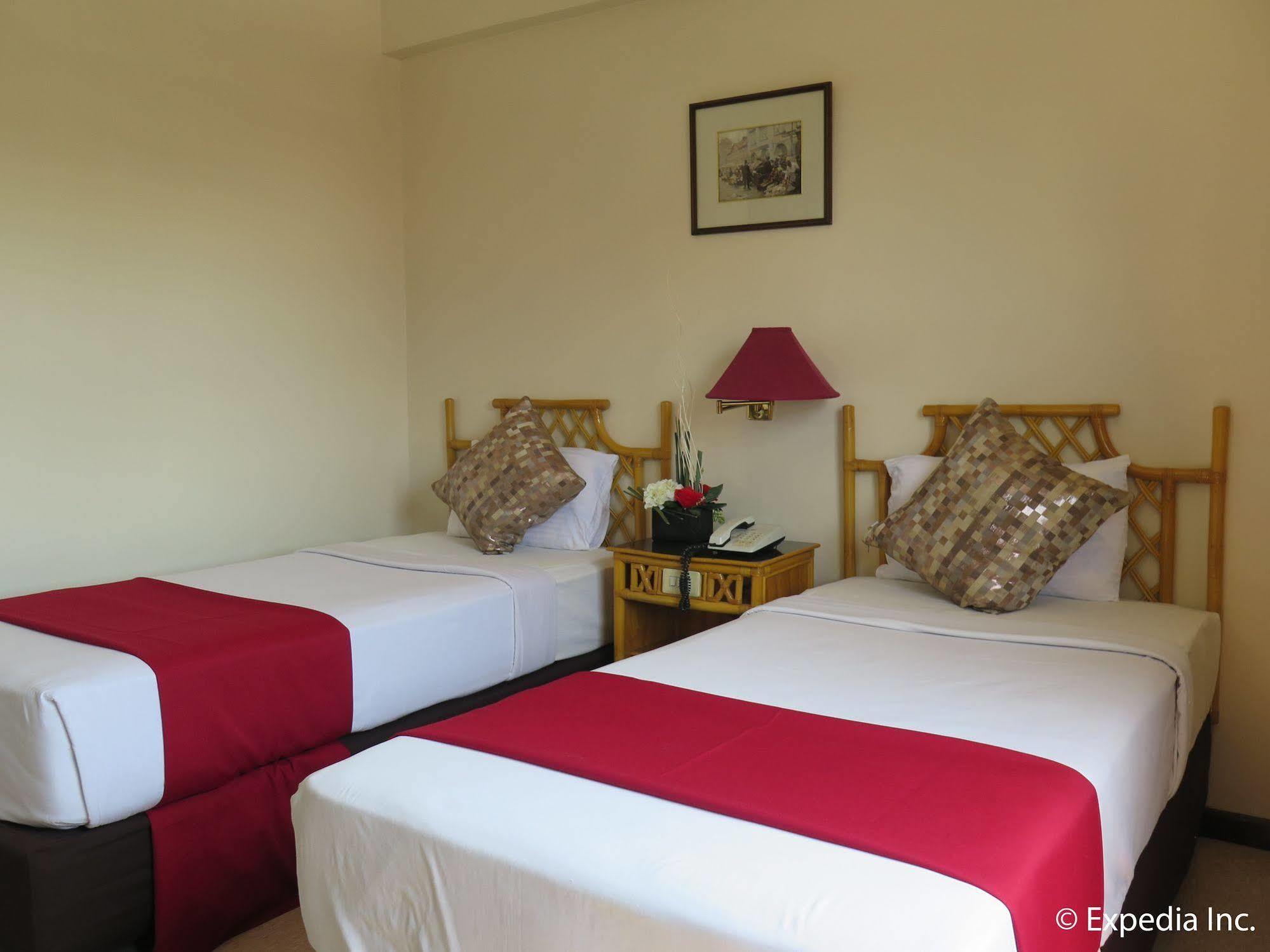 Oyo 414 Humberto'S Hotel Davao Екстер'єр фото