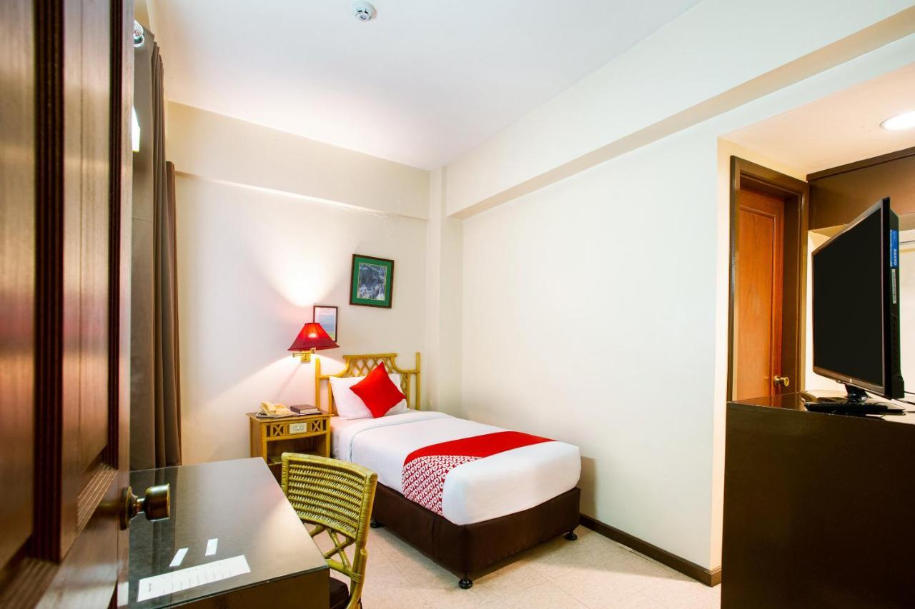 Oyo 414 Humberto'S Hotel Davao Екстер'єр фото