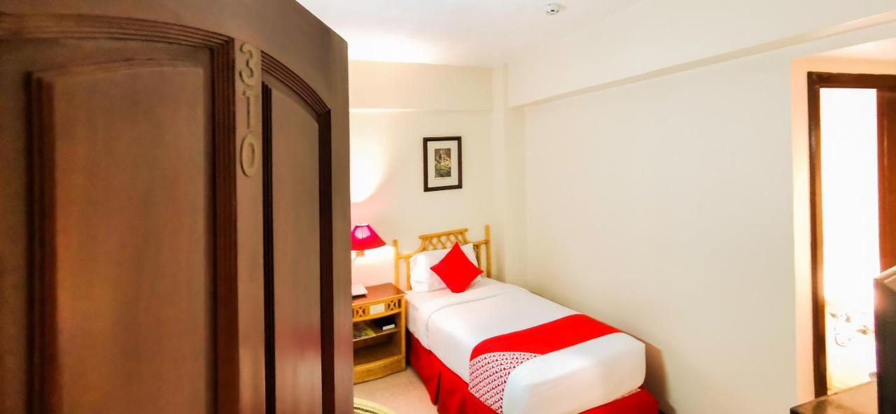 Oyo 414 Humberto'S Hotel Davao Екстер'єр фото