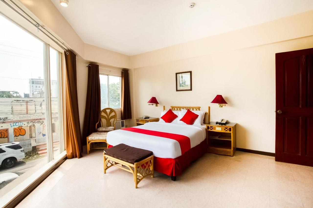 Oyo 414 Humberto'S Hotel Davao Екстер'єр фото